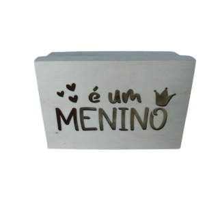 Caixa de Madeira é um Menino